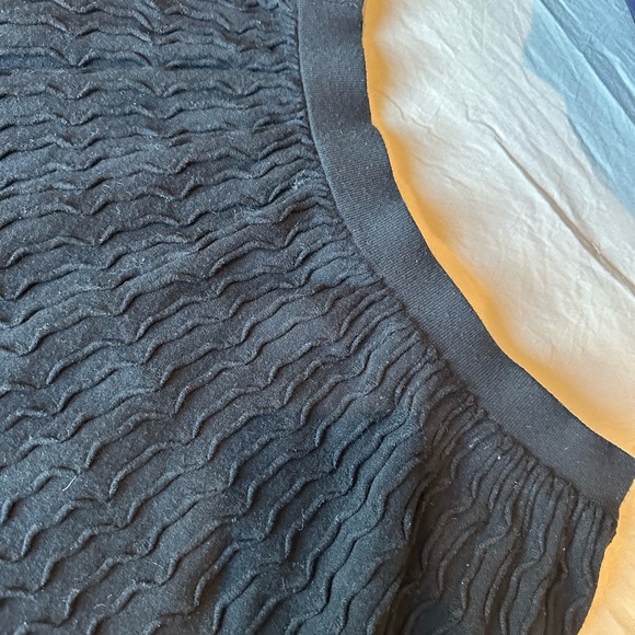 Willi Smith Large Skirt Black Textured
Knit Nylon, Wool, Polyester, Rayon Skirt - Picture 2 of 4